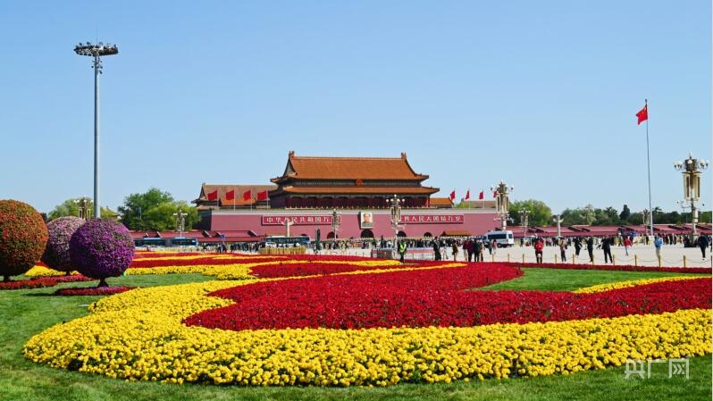 28万余株花卉装点北京天安门广场